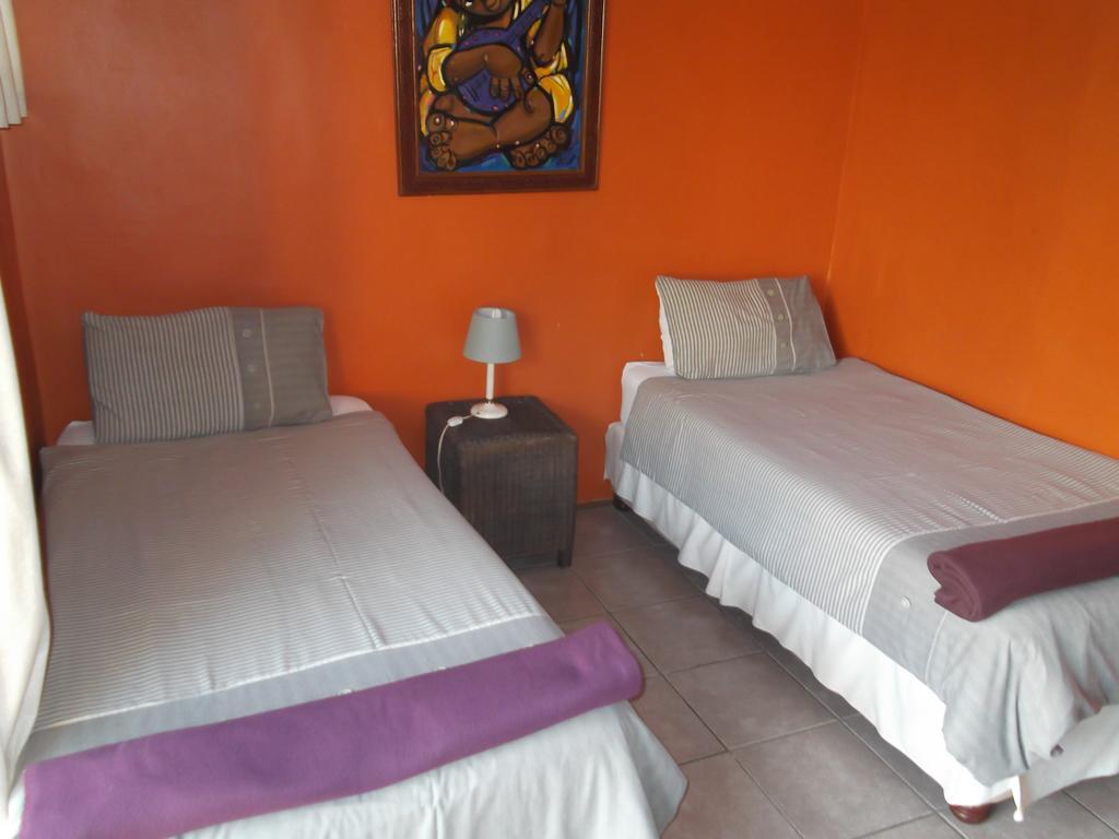 Hostel Jungle Monkey Backpackers Port Saint Johnʼs Exteriér fotografie